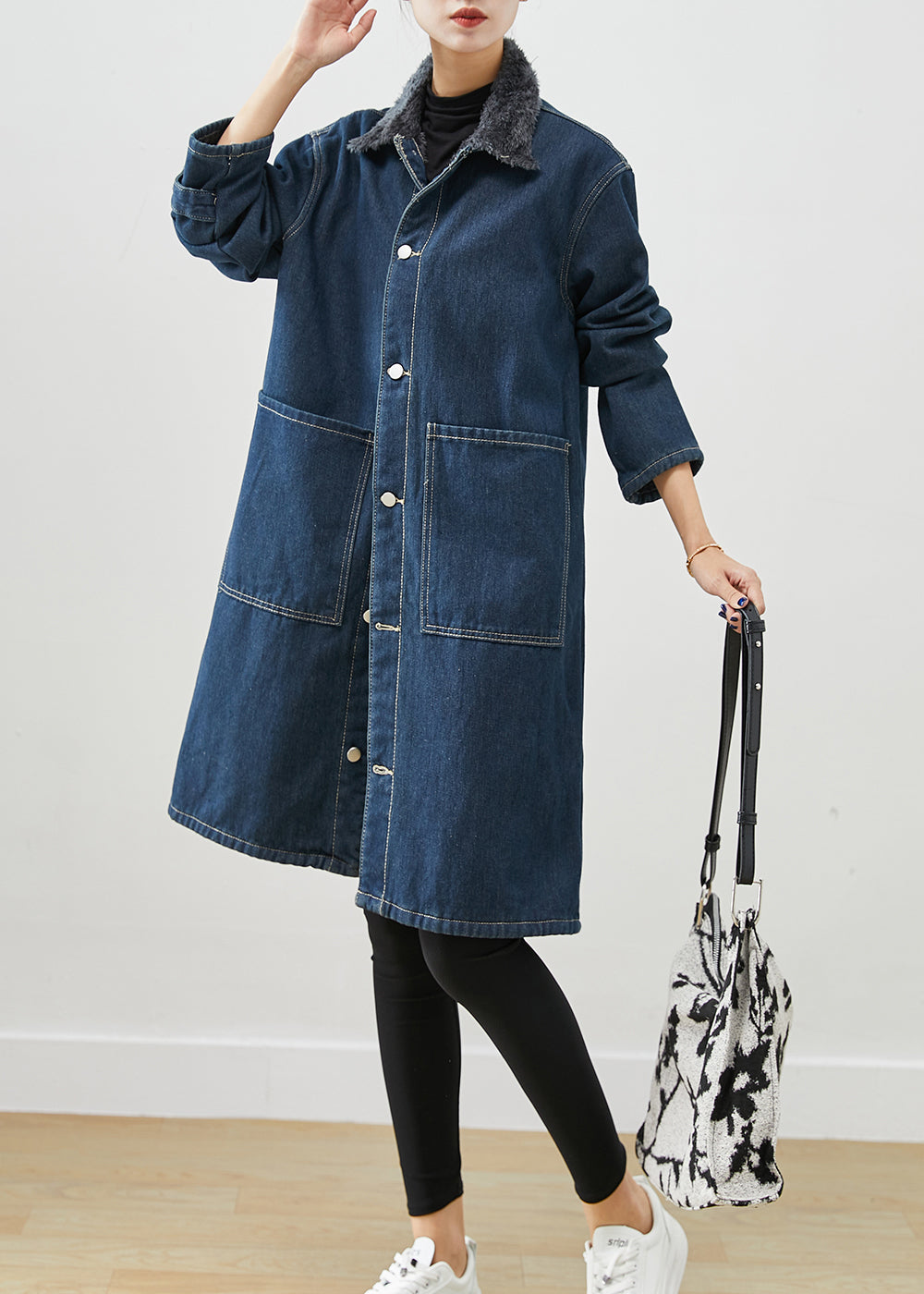 Well Tailored Coat with a Graceful Silhouette