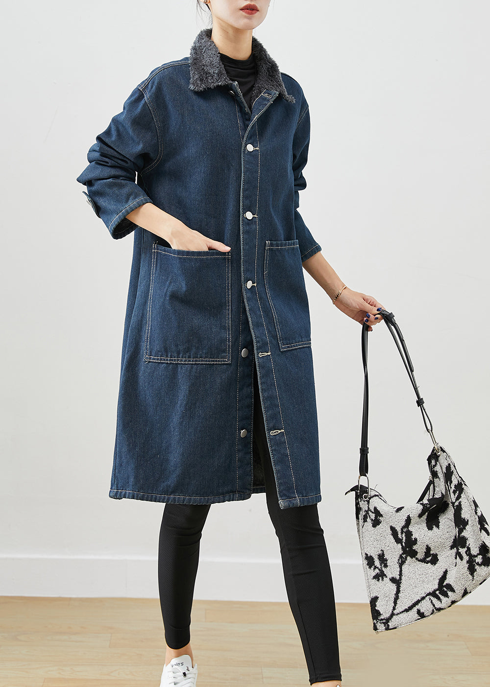 Well Tailored Coat with a Graceful Silhouette
