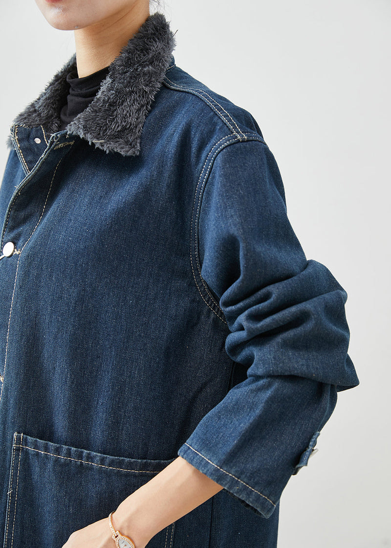 Well Tailored Coat with a Graceful Silhouette