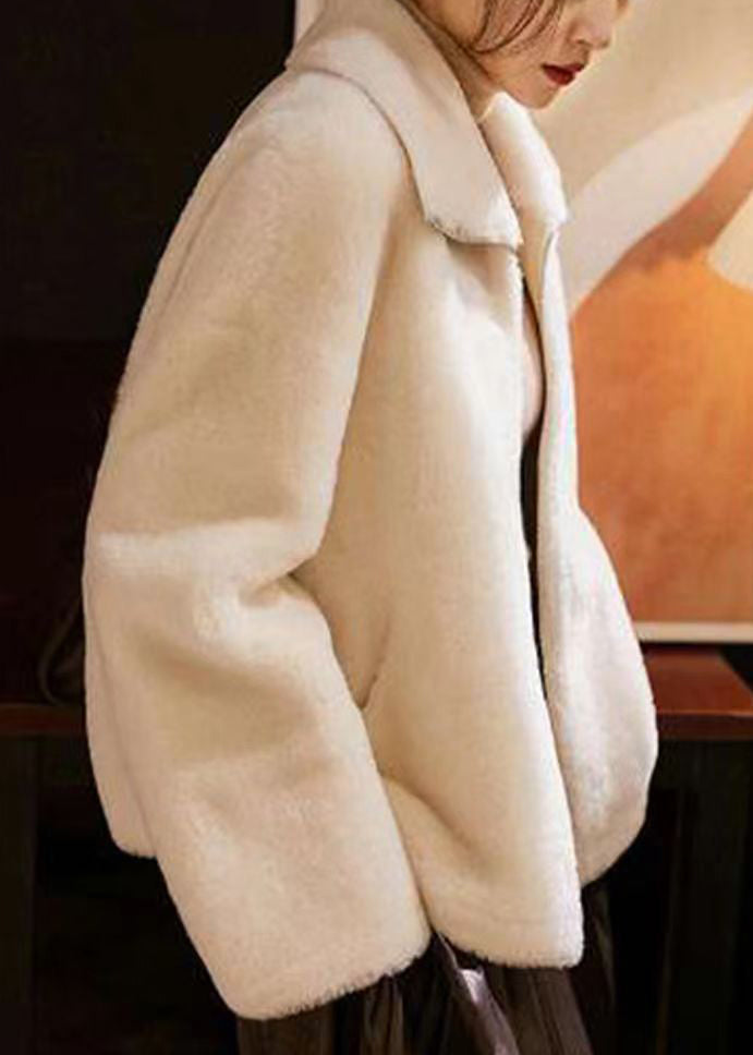 Effortlessly Elegant Jacket with a Timeless Design