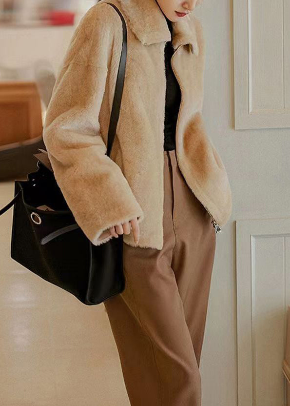 Effortlessly Elegant Jacket with a Timeless Design