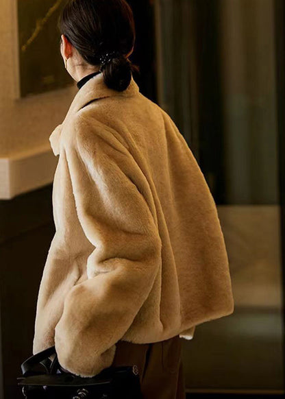 Effortlessly Elegant Jacket with a Timeless Design