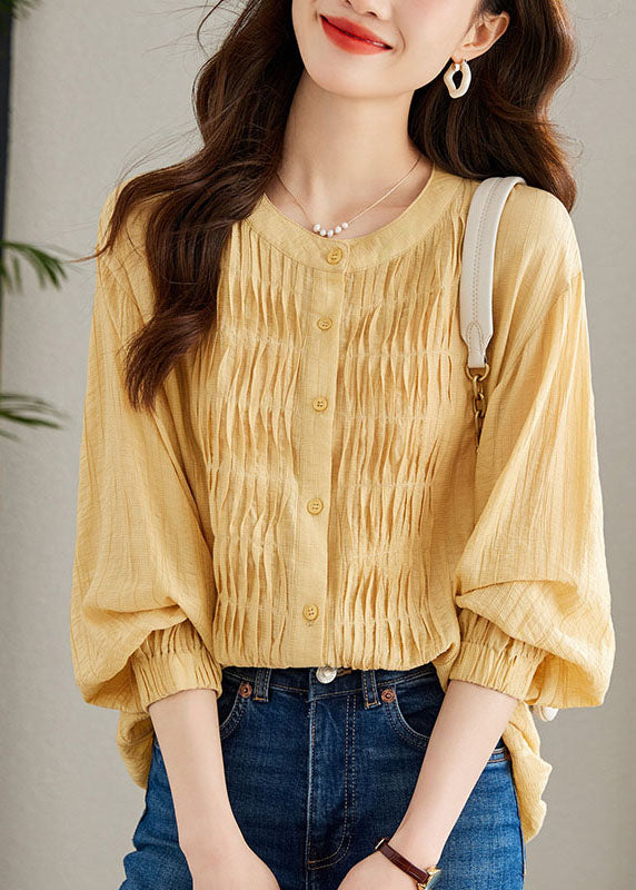 Well Tailored Top with a Graceful Silhouette