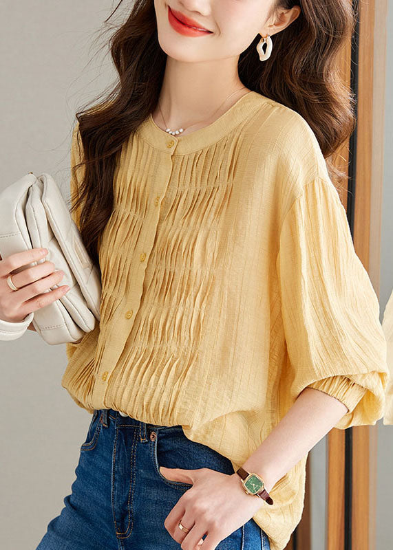 Well Tailored Top with a Graceful Silhouette