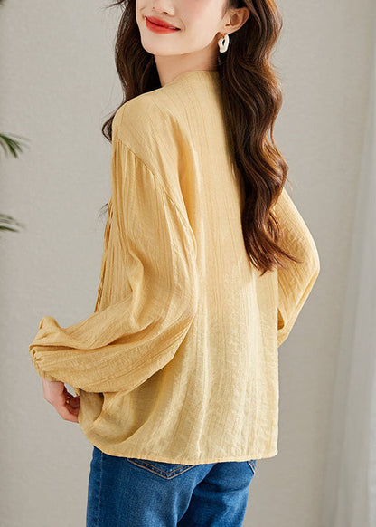 Well Tailored Top with a Graceful Silhouette