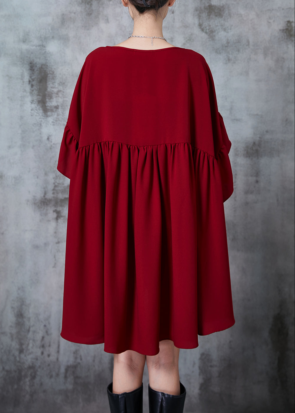 Well Tailored Top with a Graceful Silhouette