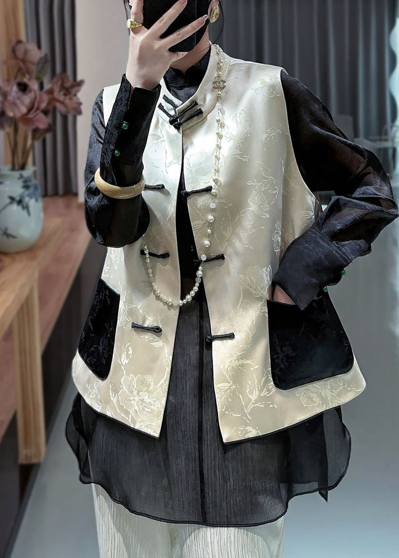 Effortlessly Elegant Coat with a Timeless Design