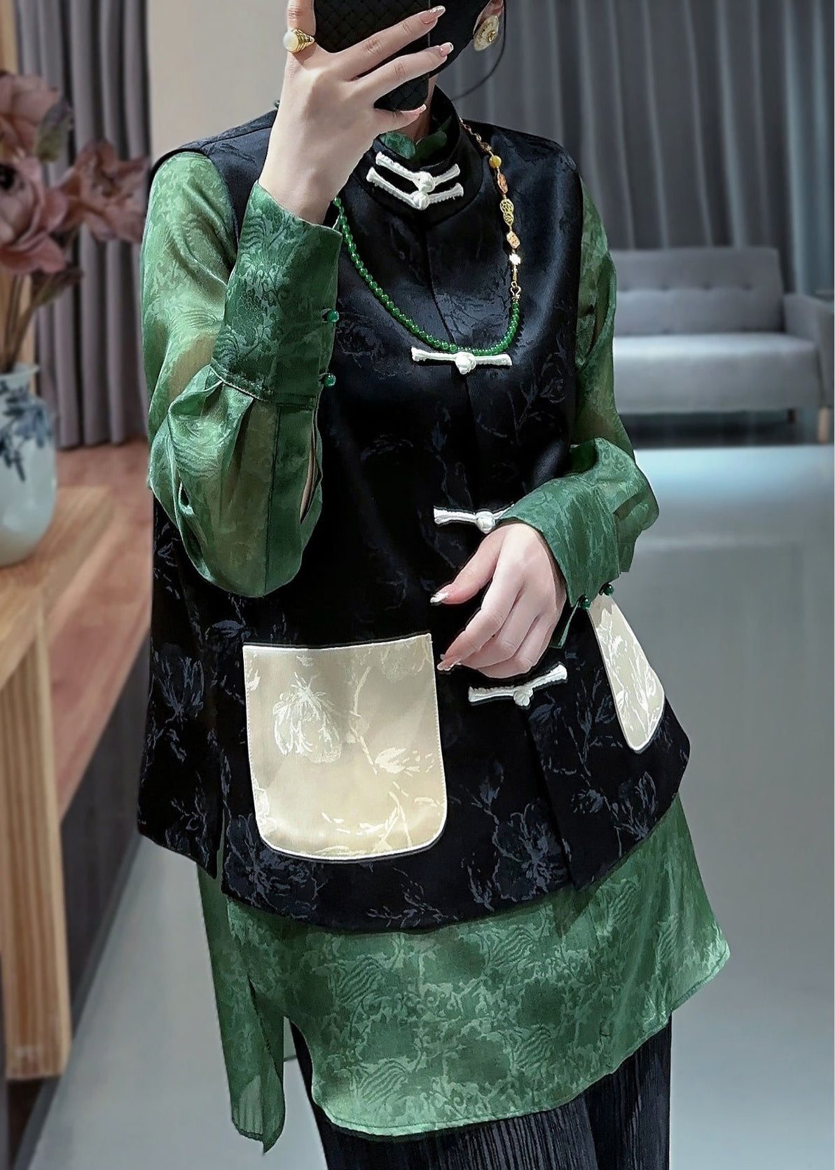 Effortlessly Elegant Coat with a Timeless Design