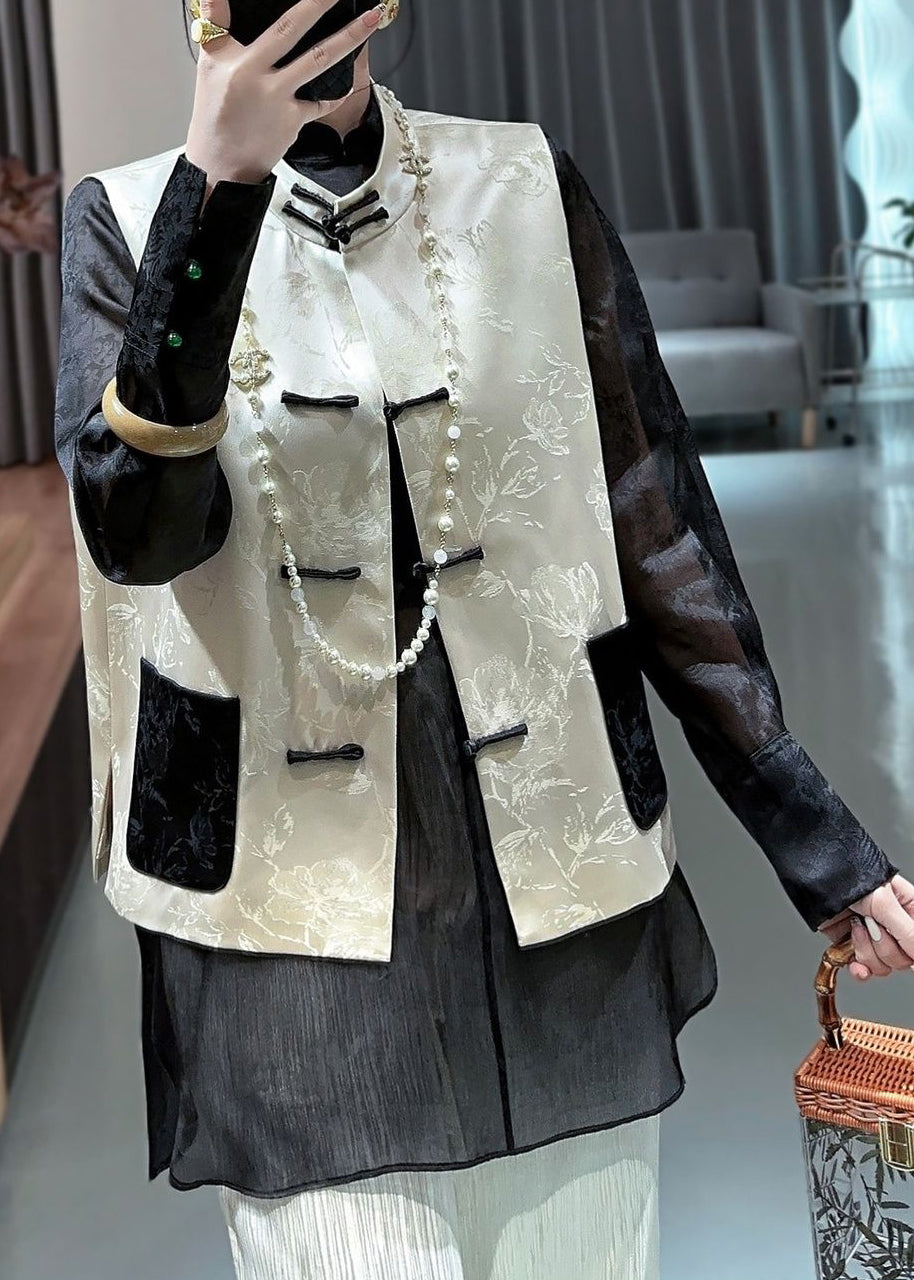 Effortlessly Elegant Coat with a Timeless Design
