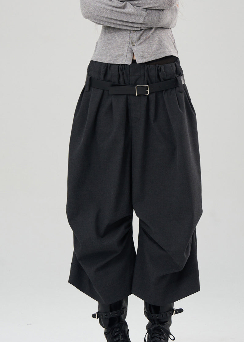 Effortlessly Elegant Pants with a Timeless Design