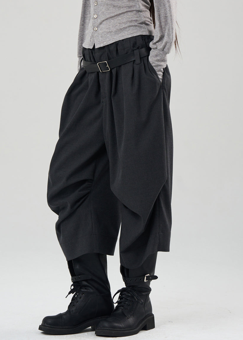 Effortlessly Elegant Pants with a Timeless Design