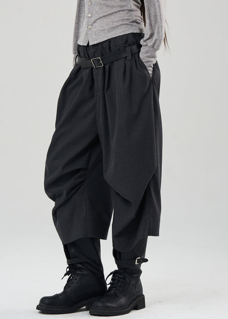 Effortlessly Elegant Pants with a Timeless Design