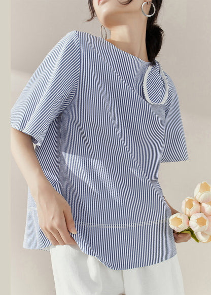 Effortlessly Elegant Top with a Timeless Design