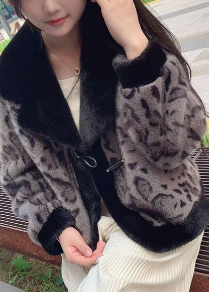 Well Tailored Coat with a Graceful Silhouette