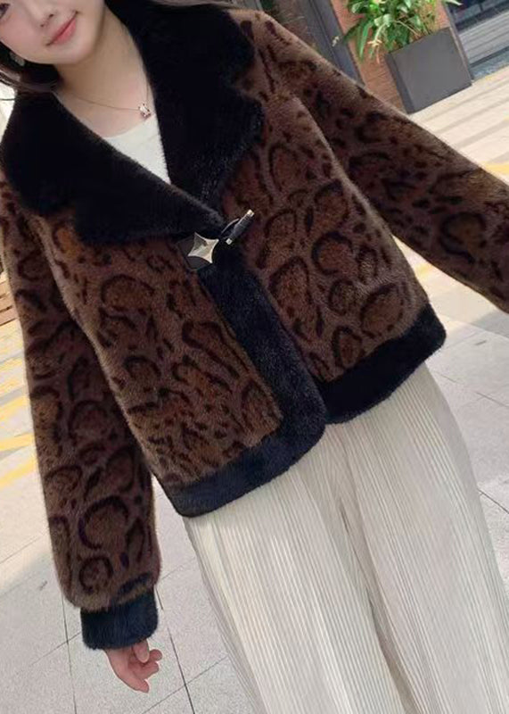 Well Tailored Coat with a Graceful Silhouette