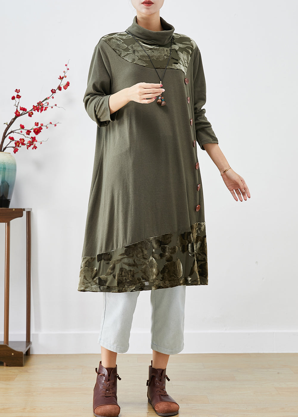 Effortlessly Elegant Dress with a Timeless Design