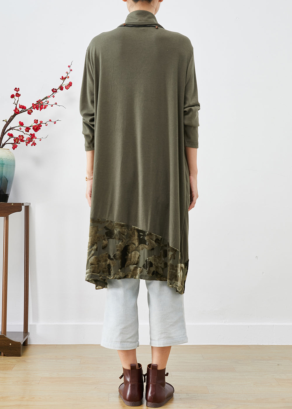 Effortlessly Elegant Dress with a Timeless Design