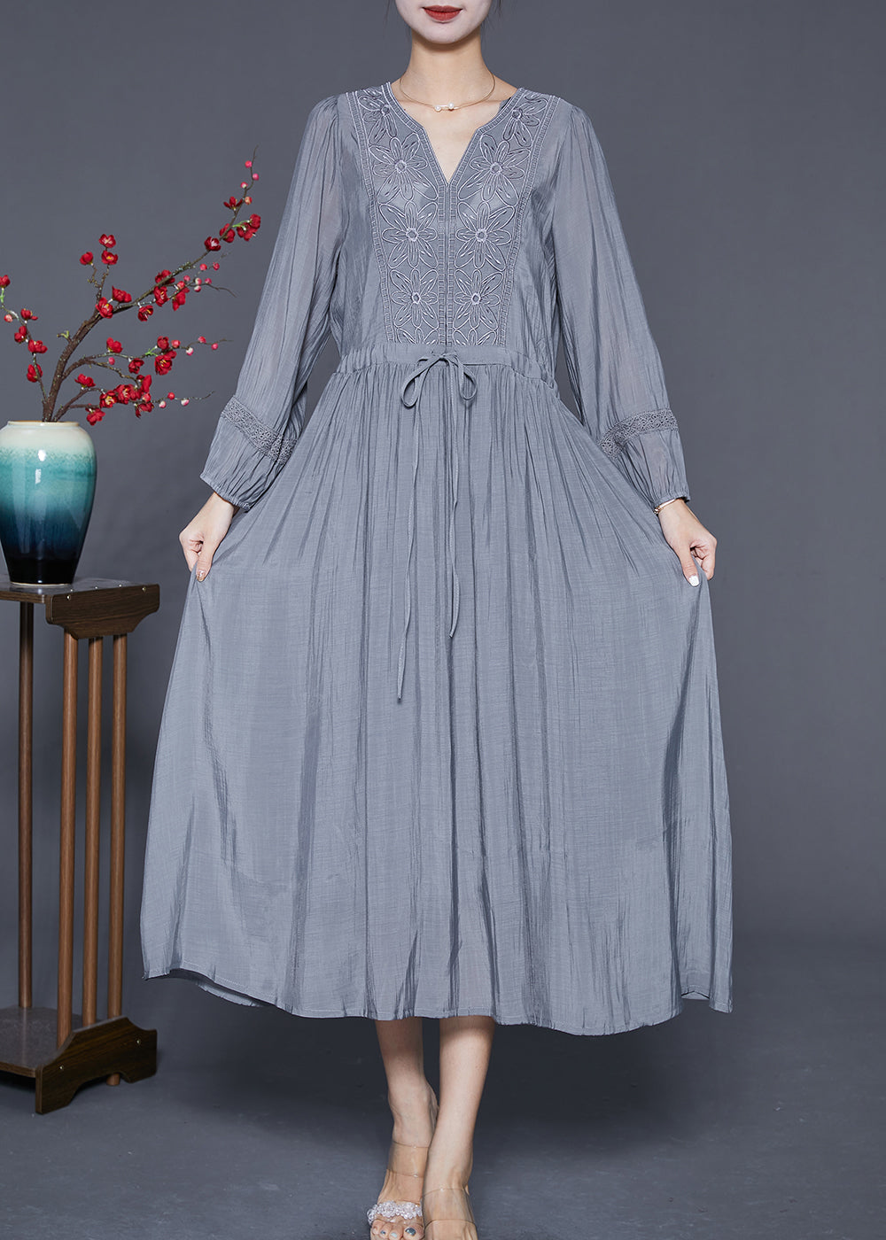 Well Tailored Dress with a Graceful Silhouette