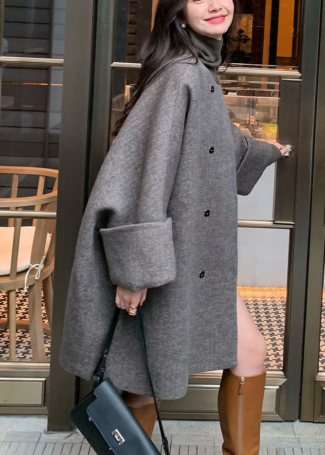 Well Tailored Coat with a Graceful Silhouette