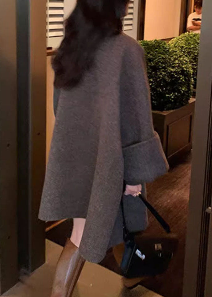 Well Tailored Coat with a Graceful Silhouette