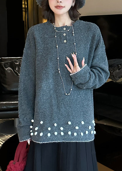 Well Tailored Sweater with a Graceful Silhouette