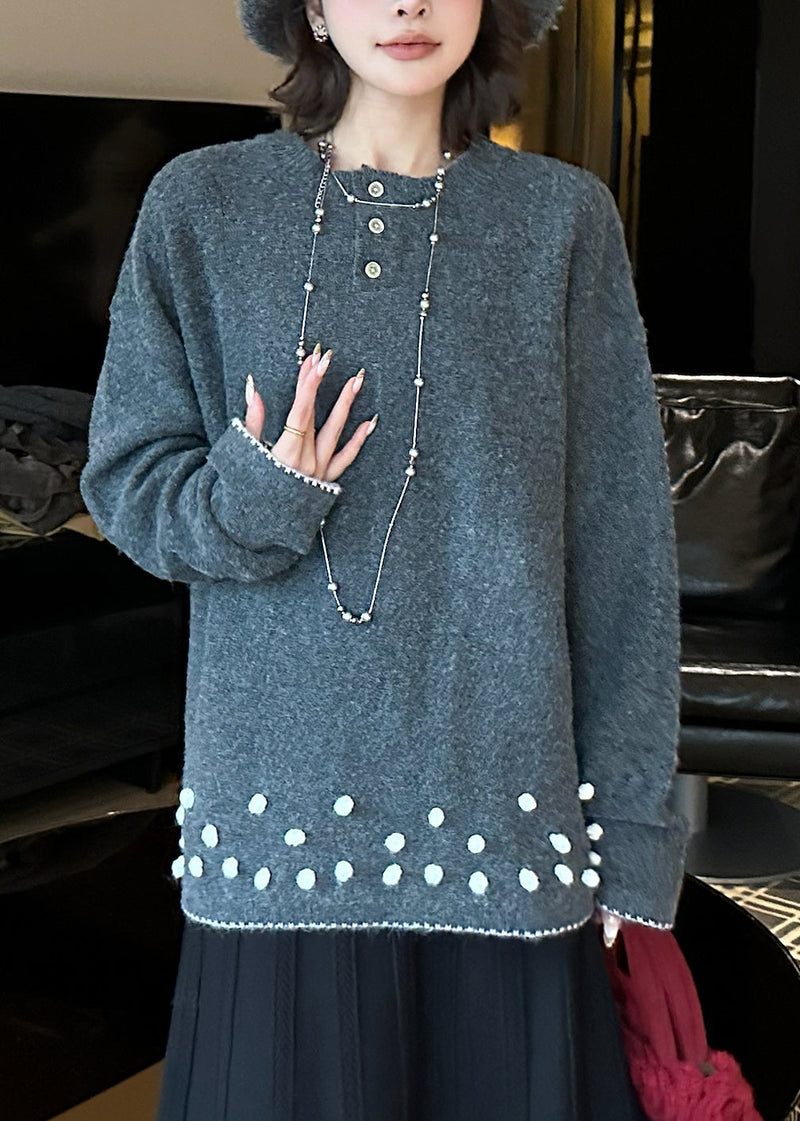 Well Tailored Sweater with a Graceful Silhouette