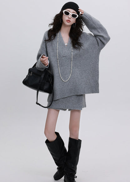 Effortlessly Elegant Sweater with a Timeless Design