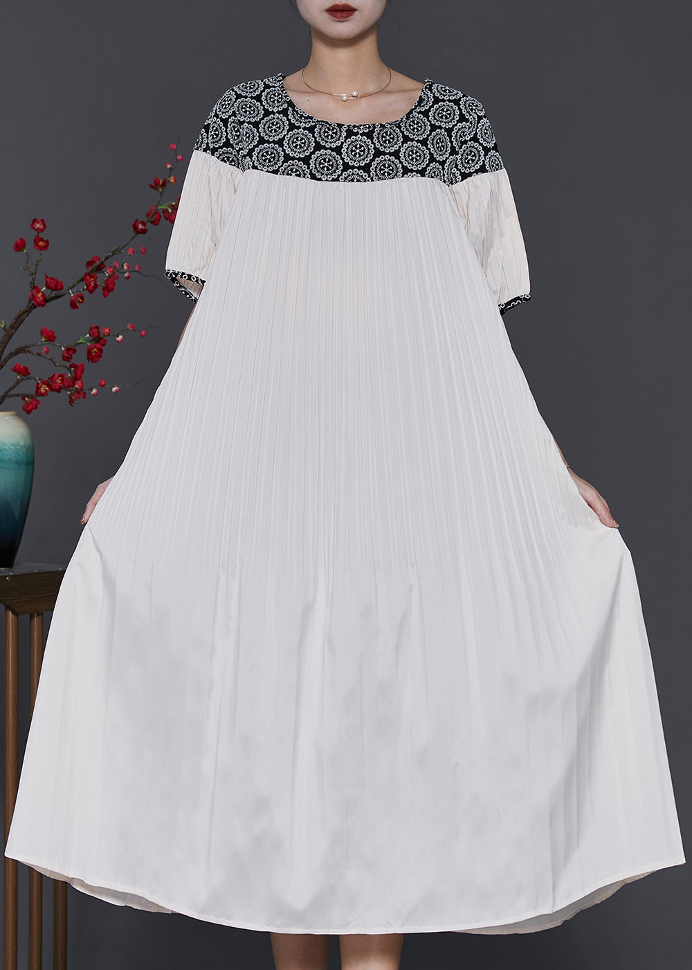 Well Tailored Dress with a Graceful Silhouette