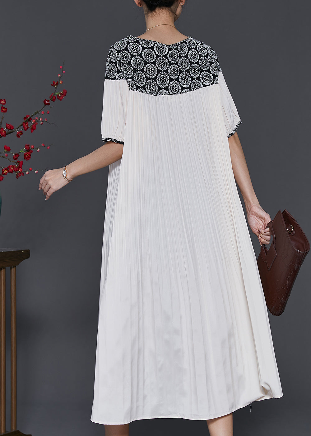 Well Tailored Dress with a Graceful Silhouette