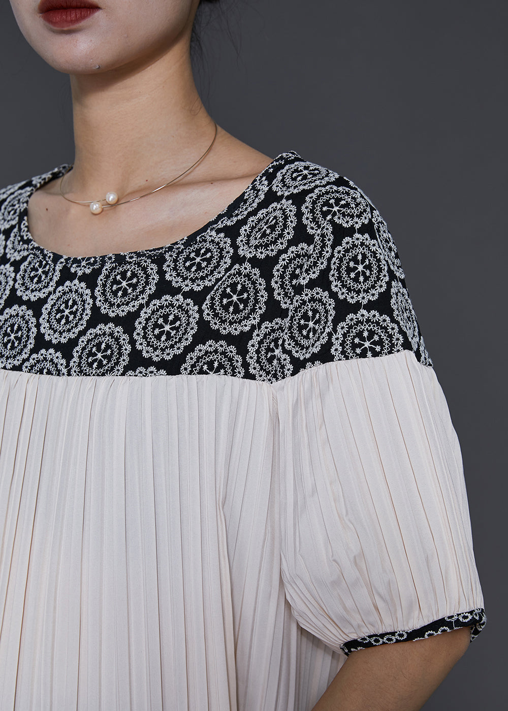 Well Tailored Dress with a Graceful Silhouette