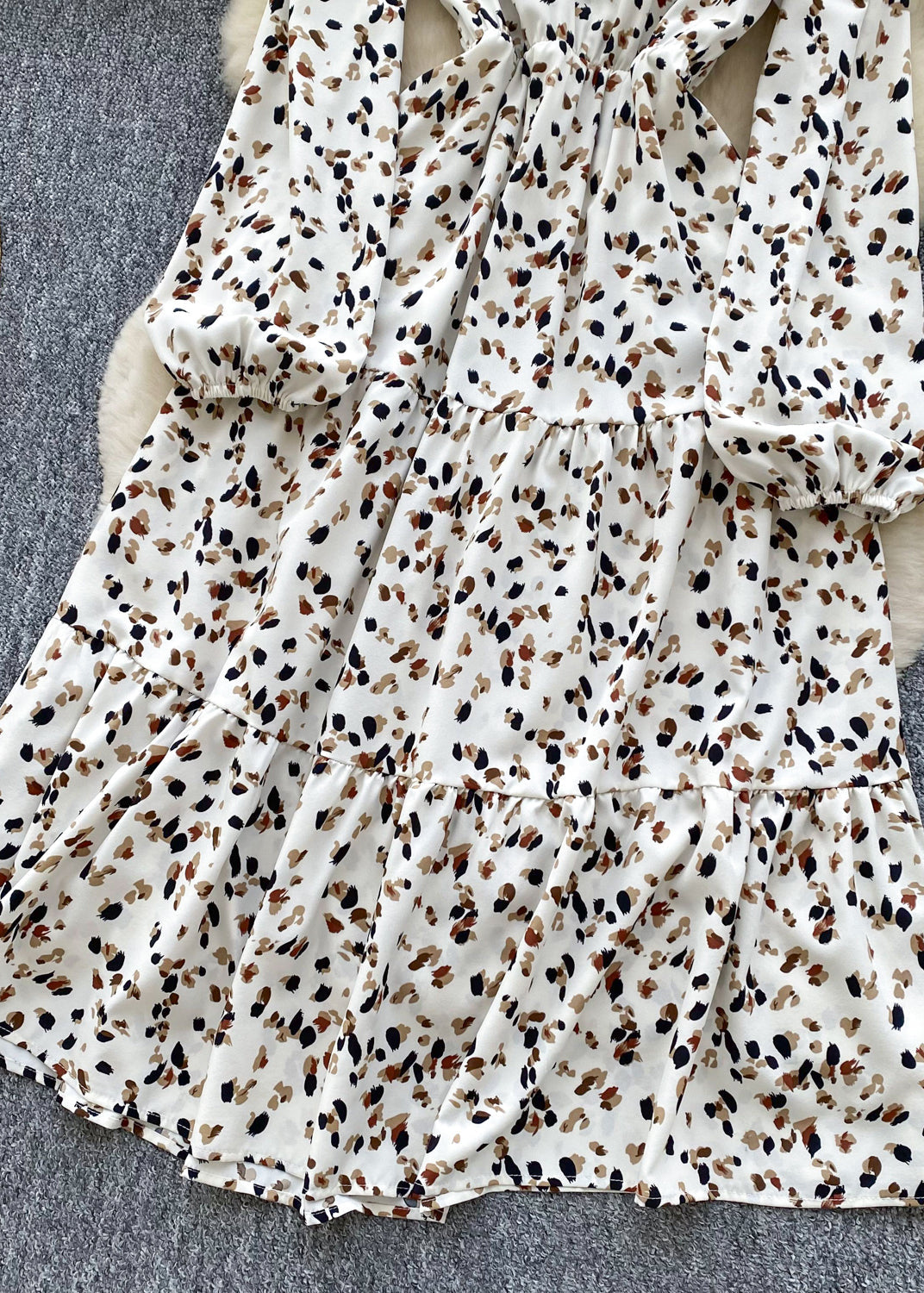 Effortlessly Elegant Dress with a Timeless Design