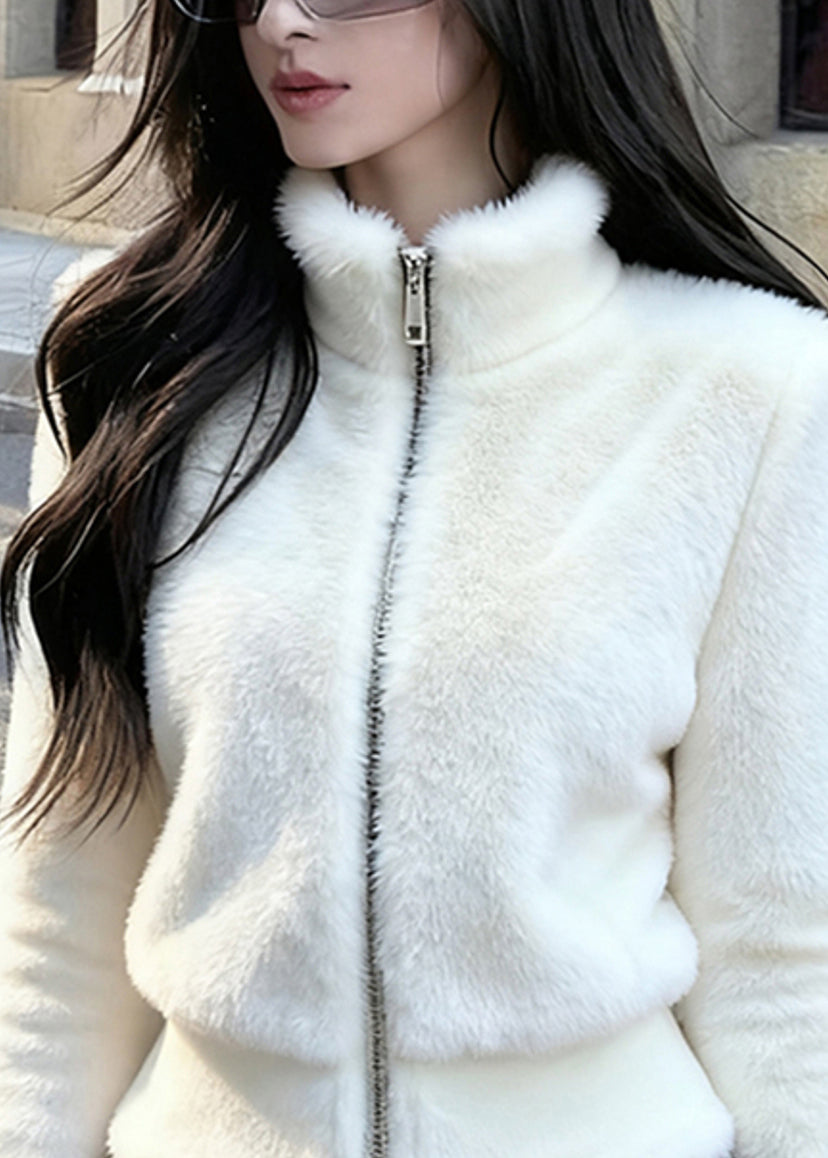 Effortlessly Elegant Coat with a Timeless Design
