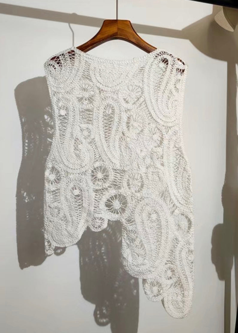 Effortlessly Elegant Garment with a Timeless Design