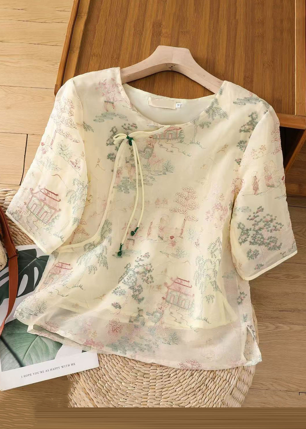 Well Tailored Blouse with a Graceful Silhouette