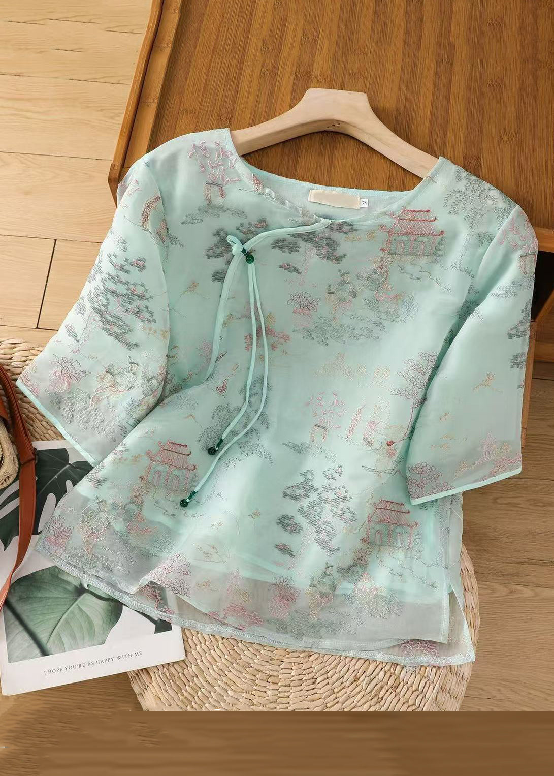 Well Tailored Blouse with a Graceful Silhouette