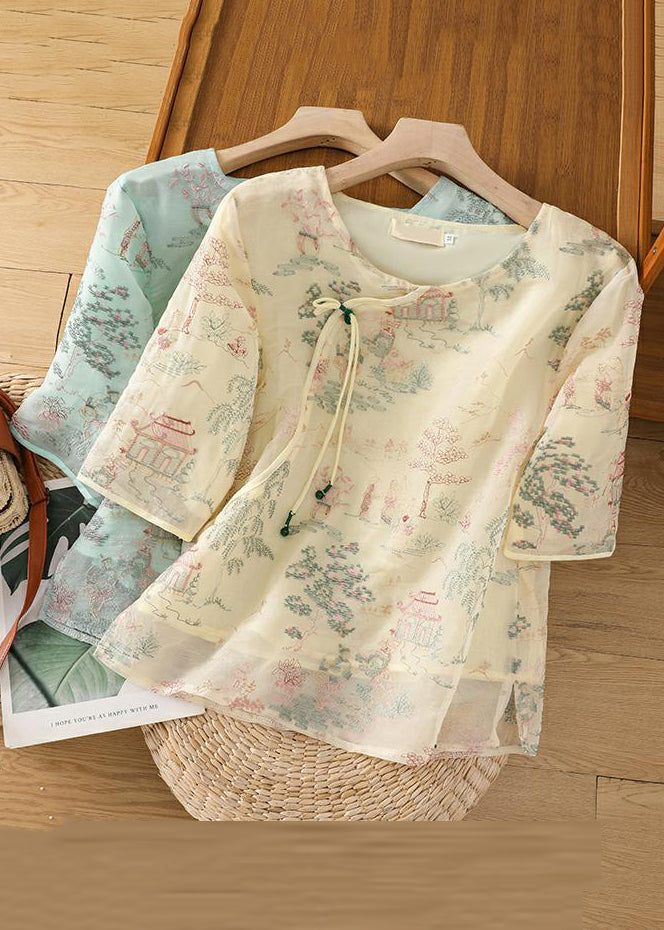 Well Tailored Blouse with a Graceful Silhouette