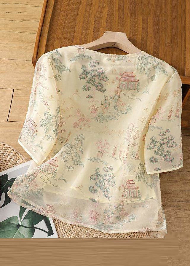 Well Tailored Blouse with a Graceful Silhouette