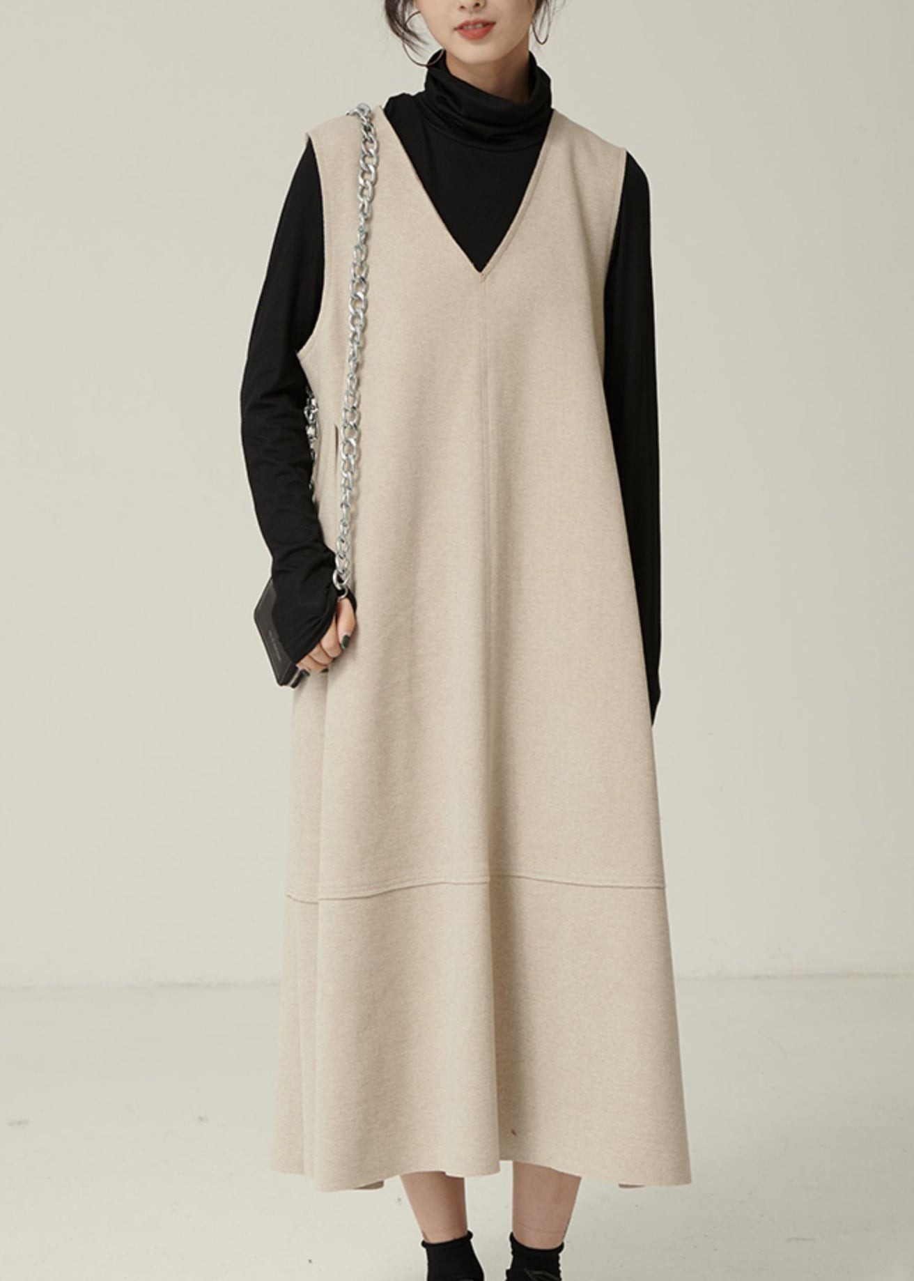 Beautifully Finished Dress in a Timeless Design