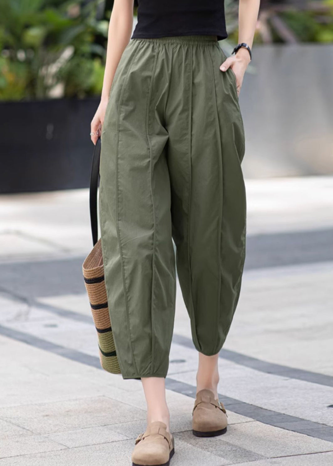 Well Tailored Pants with a Graceful Silhouette