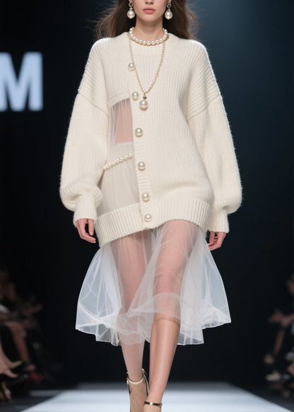 Well Tailored Sweater with a Graceful Silhouette