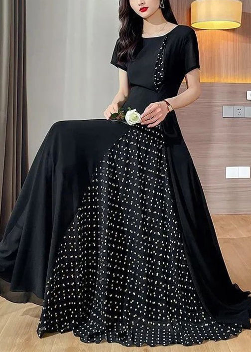 Effortlessly Elegant Dress with a Timeless Design