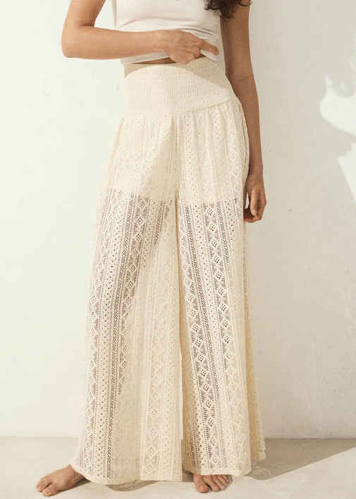 Effortlessly Elegant Pants with a Timeless Design