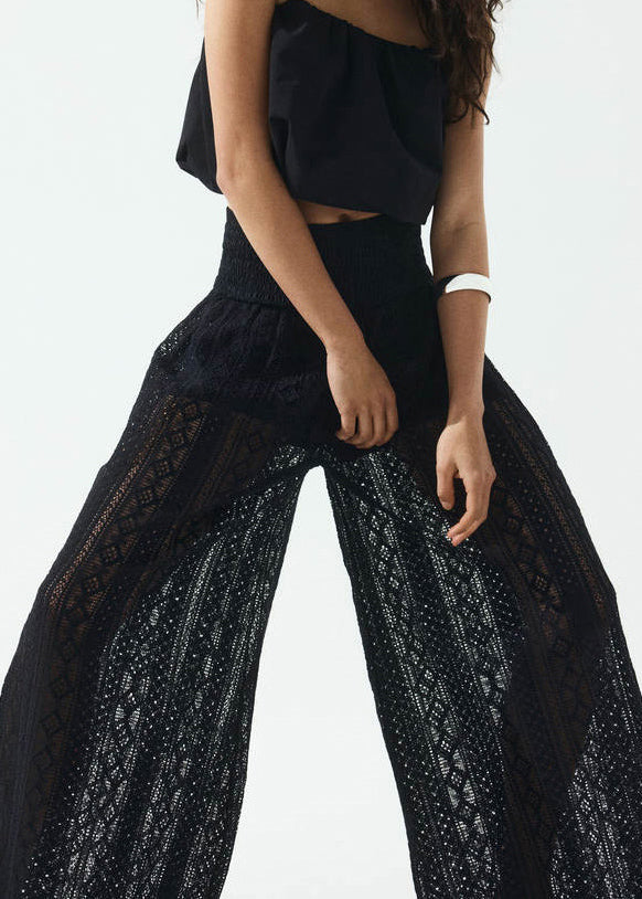 Effortlessly Elegant Pants with a Timeless Design