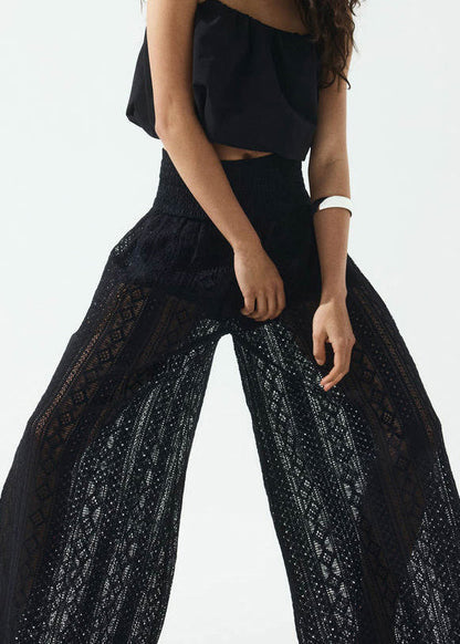 Effortlessly Elegant Pants with a Timeless Design