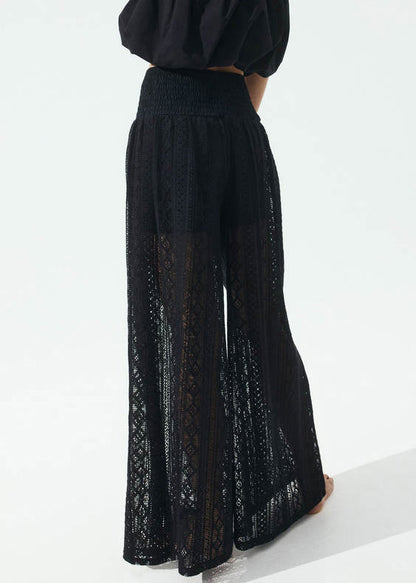 Effortlessly Elegant Pants with a Timeless Design