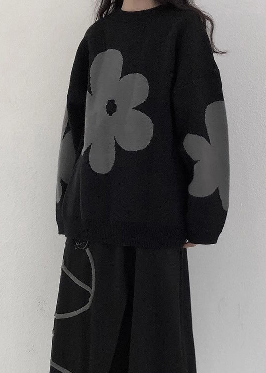 Well Tailored Sweater with a Graceful Silhouette
