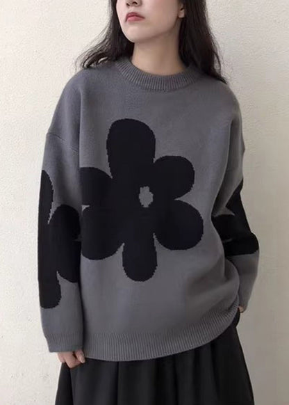 Well Tailored Sweater with a Graceful Silhouette