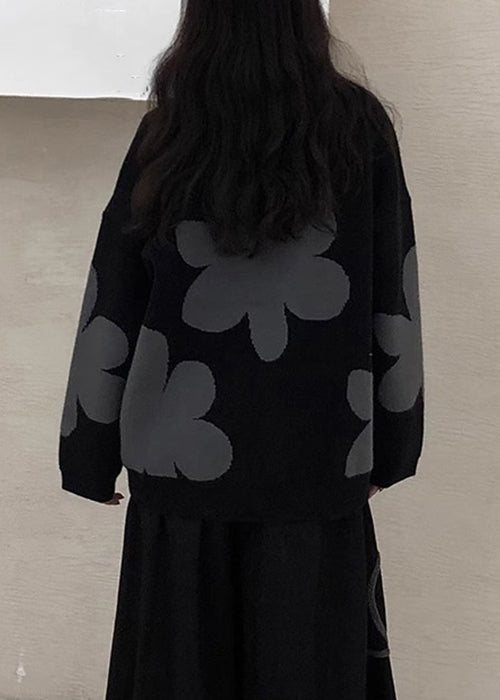 Well Tailored Sweater with a Graceful Silhouette