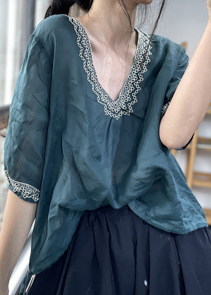 Sophisticated Blouse with a Clean Classic Look