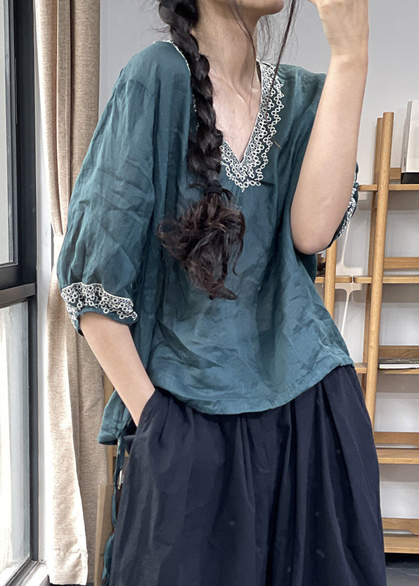 Sophisticated Blouse with a Clean Classic Look